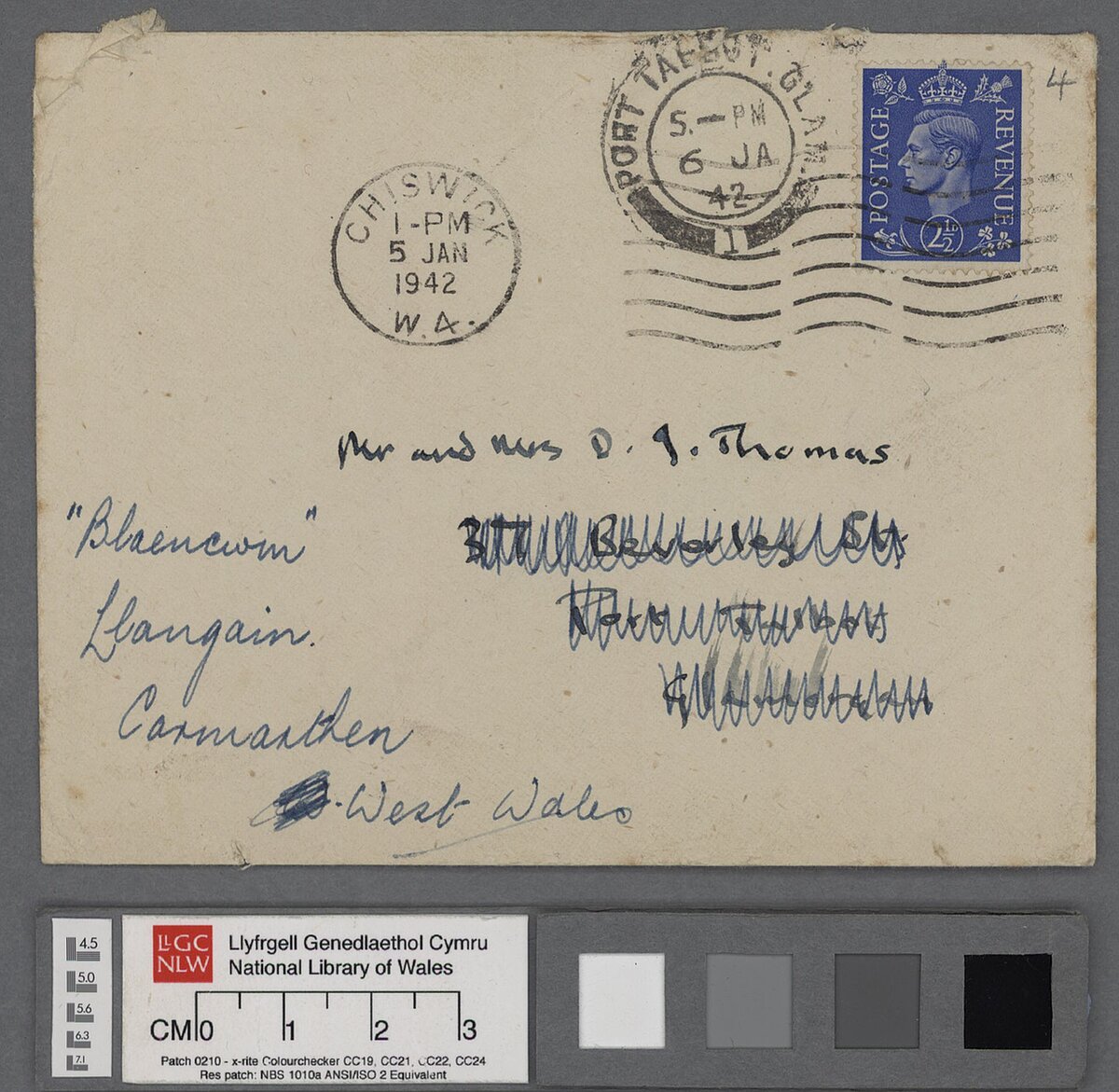 Yr amlen yn cynnwys y llythyr, dyddiedig 31 Rhagfyr 1941, oddi wrth Dylan, wedi ei gyfeirio at ei rieni D.J. a Florence Thomas yng Nghaerfyrddin. Ynddo, mae’n diolch iddynt am yr anrhegion Nadolig ac yn sôn am ei waith diweddar ar ffilmiau gwybodaeth a sgriptiau radio.