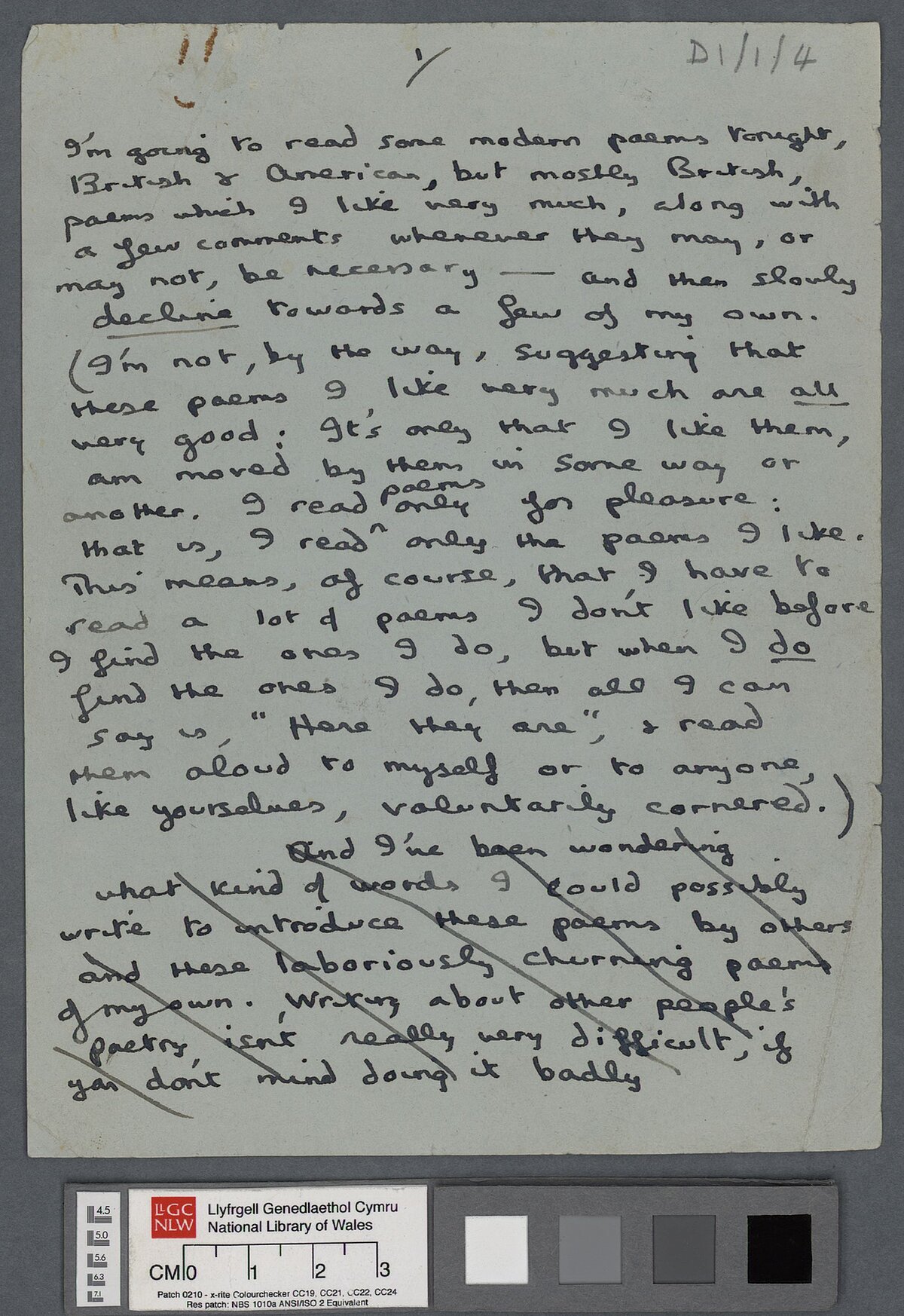 Tudalen cyntaf drafft, yn cynnwys nifer o newidiadau, o gyflwyniad i ddarlleniad barddoniaeth gan Dylan Thomas.