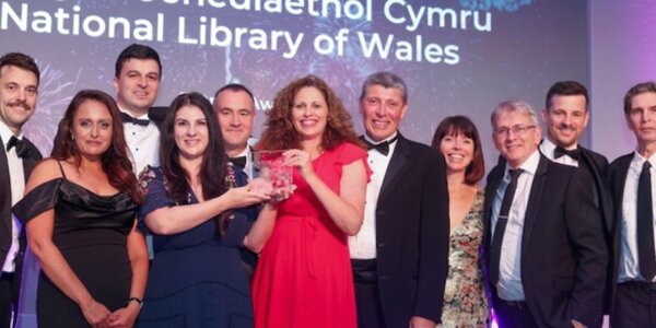 Llwyddiant i Lyfrgell Genedlaethol Cymru wrth iddi Ennill Gwobr Genedlaethol