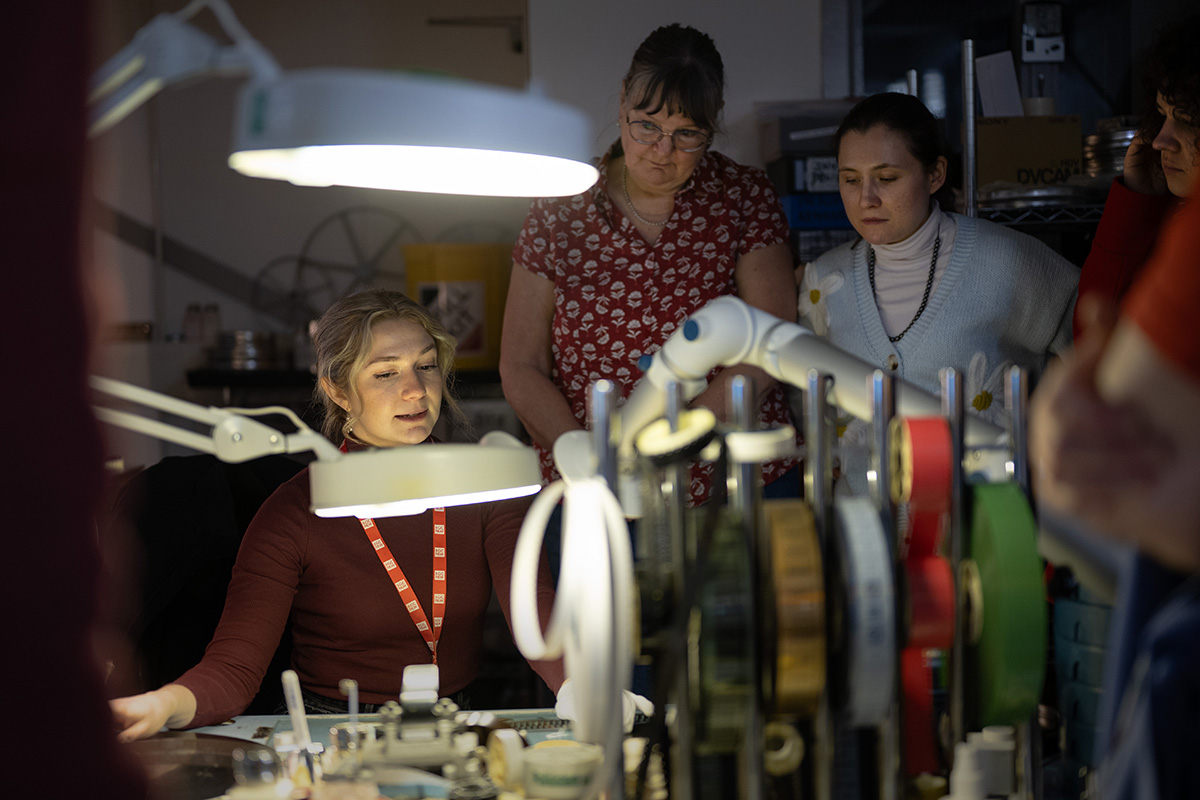 Arddangos gwaith arbenigol yny diwrnod agored