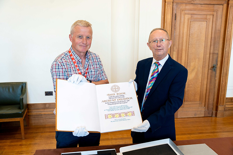 Dilwyn Williams a David Davies JP